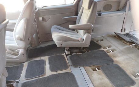 Chrysler Town & Country IV, 2005 год, 990 000 рублей, 19 фотография