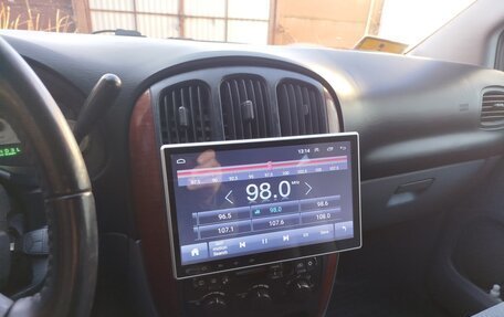 Chrysler Town & Country IV, 2005 год, 990 000 рублей, 35 фотография