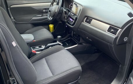 Mitsubishi Outlander III рестайлинг 3, 2018 год, 1 950 000 рублей, 7 фотография