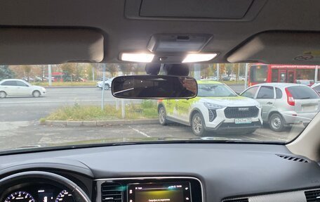 Mitsubishi Outlander III рестайлинг 3, 2018 год, 1 950 000 рублей, 12 фотография