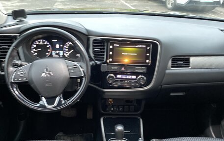 Mitsubishi Outlander III рестайлинг 3, 2018 год, 1 950 000 рублей, 11 фотография