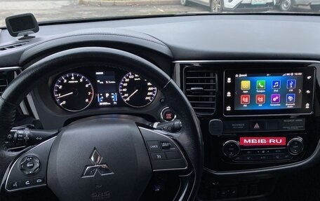 Mitsubishi Outlander III рестайлинг 3, 2018 год, 1 950 000 рублей, 14 фотография