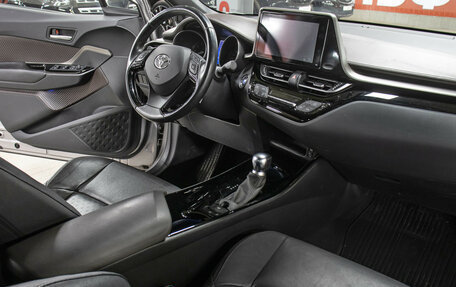 Toyota C-HR I рестайлинг, 2019 год, 2 349 000 рублей, 11 фотография