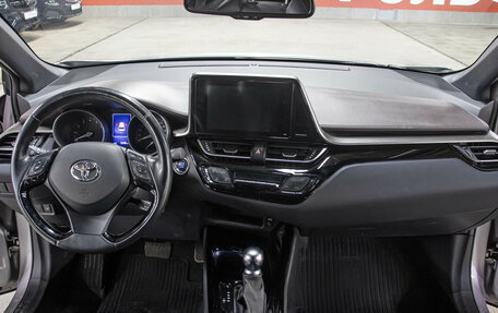 Toyota C-HR I рестайлинг, 2019 год, 2 349 000 рублей, 14 фотография