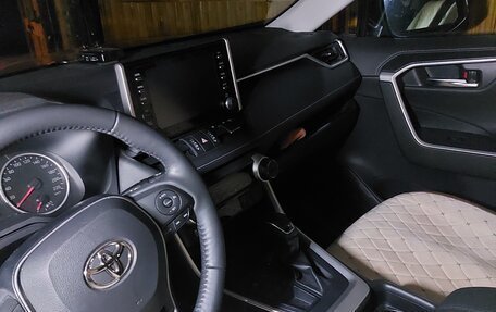 Toyota RAV4, 2021 год, 4 250 000 рублей, 4 фотография