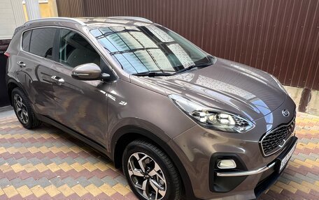 KIA Sportage IV рестайлинг, 2020 год, 2 530 000 рублей, 2 фотография
