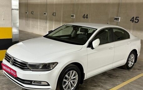 Volkswagen Passat B8 рестайлинг, 2017 год, 2 035 000 рублей, 1 фотография