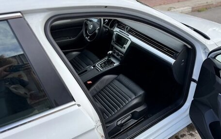 Volkswagen Passat B8 рестайлинг, 2017 год, 2 035 000 рублей, 10 фотография