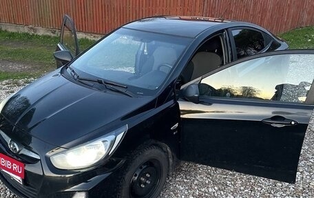 Hyundai Solaris II рестайлинг, 2012 год, 360 000 рублей, 2 фотография