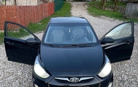 Hyundai Solaris II рестайлинг, 2012 год, 360 000 рублей, 1 фотография