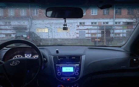 Hyundai Solaris II рестайлинг, 2012 год, 360 000 рублей, 5 фотография