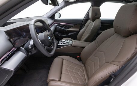 BMW 5 серия, 2025 год, 5 760 000 рублей, 10 фотография