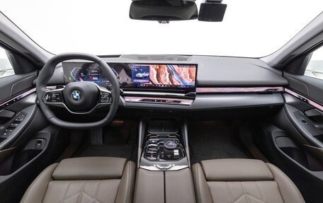 BMW 5 серия, 2025 год, 5 760 000 рублей, 8 фотография