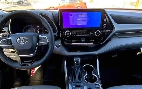 Toyota Highlander, 2025 год, 7 040 000 рублей, 9 фотография