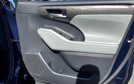 Toyota Highlander, 2025 год, 7 040 000 рублей, 24 фотография