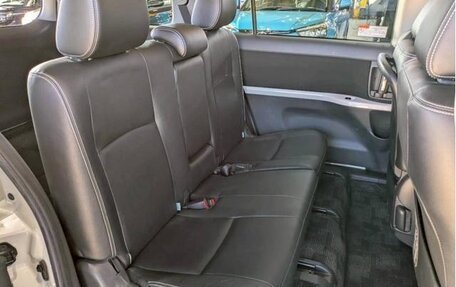 Toyota ISis I, 2013 год, 1 150 003 рублей, 10 фотография