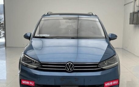 Volkswagen Touran III, 2022 год, 1 700 000 рублей, 2 фотография