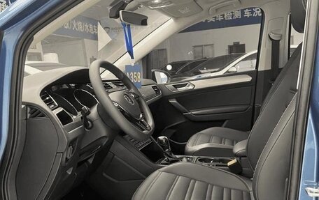 Volkswagen Touran III, 2022 год, 1 700 000 рублей, 9 фотография