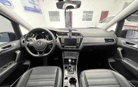 Volkswagen Touran III, 2022 год, 1 700 000 рублей, 7 фотография