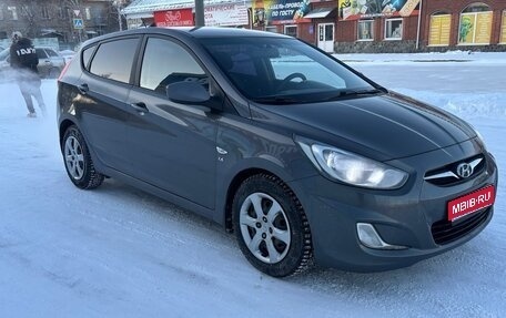 Hyundai Solaris II рестайлинг, 2012 год, 800 000 рублей, 1 фотография