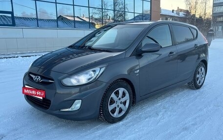 Hyundai Solaris II рестайлинг, 2012 год, 800 000 рублей, 4 фотография