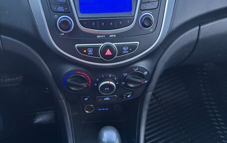 Hyundai Solaris II рестайлинг, 2012 год, 800 000 рублей, 10 фотография