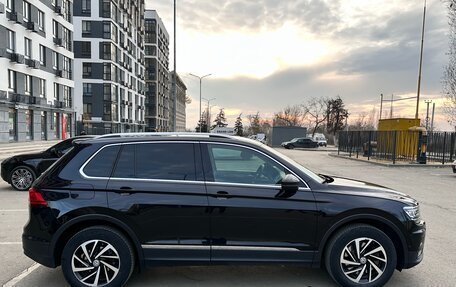 Volkswagen Tiguan II, 2018 год, 2 770 000 рублей, 6 фотография