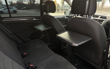 Volkswagen Tiguan II, 2018 год, 2 770 000 рублей, 21 фотография