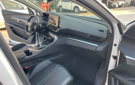 Peugeot 5008 II, 2023 год, 2 250 000 рублей, 10 фотография