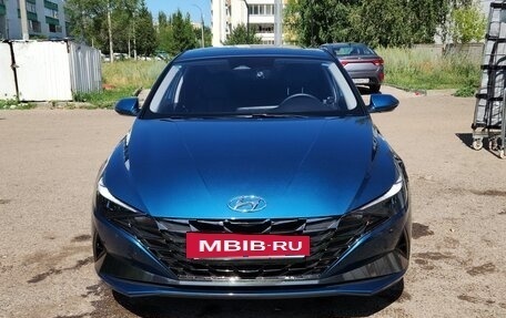 Hyundai Elantra, 2023 год, 2 200 000 рублей, 2 фотография