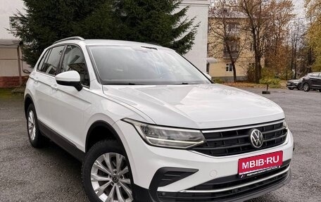 Volkswagen Tiguan II, 2021 год, 2 100 000 рублей, 1 фотография