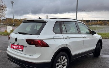 Volkswagen Tiguan II, 2021 год, 2 100 000 рублей, 2 фотография