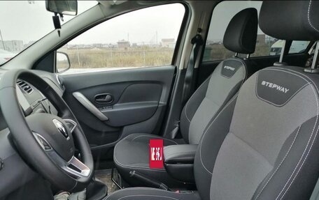 Renault Logan II, 2022 год, 1 700 000 рублей, 12 фотография