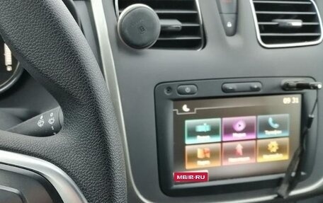 Renault Logan II, 2022 год, 1 700 000 рублей, 7 фотография