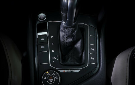 Volkswagen Tiguan II, 2019 год, 2 490 000 рублей, 19 фотография