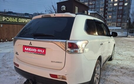 Mitsubishi Outlander III рестайлинг 3, 2013 год, 1 600 000 рублей, 4 фотография