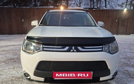 Mitsubishi Outlander III рестайлинг 3, 2013 год, 1 600 000 рублей, 2 фотография