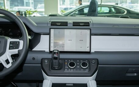 Land Rover Defender II, 2025 год, 10 050 000 рублей, 11 фотография