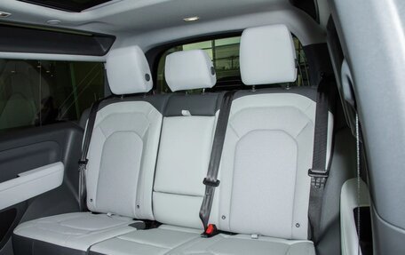 Land Rover Defender II, 2025 год, 10 050 000 рублей, 16 фотография