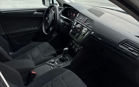 Volkswagen Tiguan II, 2020 год, 3 550 000 рублей, 3 фотография