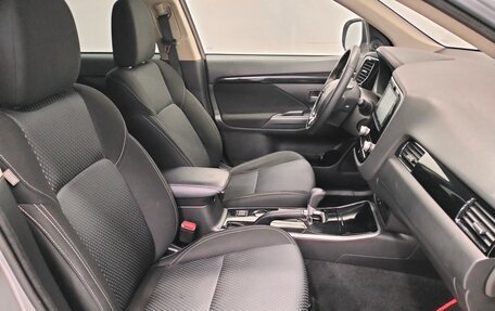 Mitsubishi Outlander III рестайлинг 3, 2021 год, 2 569 000 рублей, 13 фотография