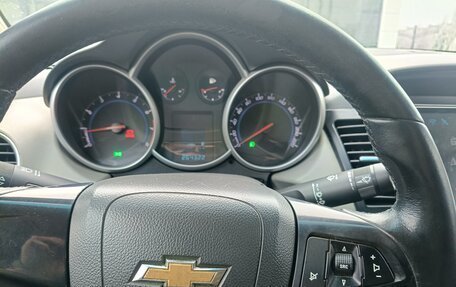 Chevrolet Cruze II, 2010 год, 800 000 рублей, 10 фотография