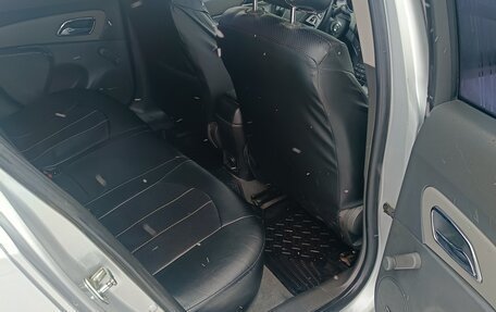 Chevrolet Cruze II, 2010 год, 800 000 рублей, 7 фотография