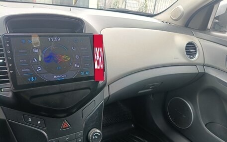 Chevrolet Cruze II, 2010 год, 800 000 рублей, 9 фотография