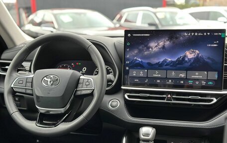 Toyota Highlander, 2025 год, 5 790 000 рублей, 21 фотография