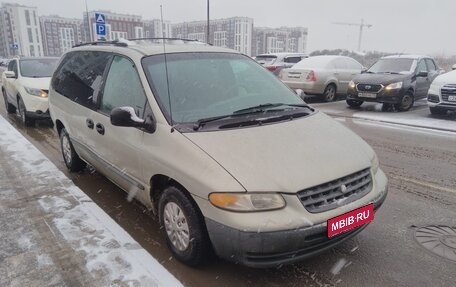 Chrysler Voyager III, 2000 год, 365 000 рублей, 1 фотография