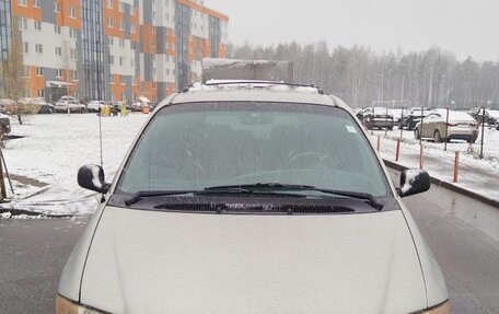 Chrysler Voyager III, 2000 год, 365 000 рублей, 2 фотография