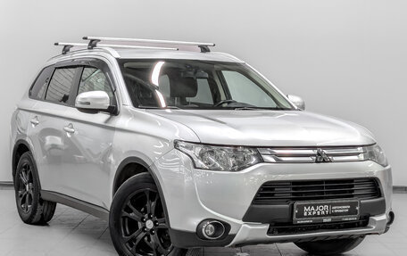 Mitsubishi Outlander III рестайлинг 3, 2014 год, 1 400 000 рублей, 3 фотография