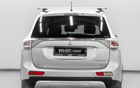 Mitsubishi Outlander III рестайлинг 3, 2014 год, 1 400 000 рублей, 6 фотография