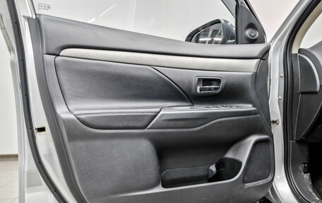 Mitsubishi Outlander III рестайлинг 3, 2014 год, 1 400 000 рублей, 20 фотография